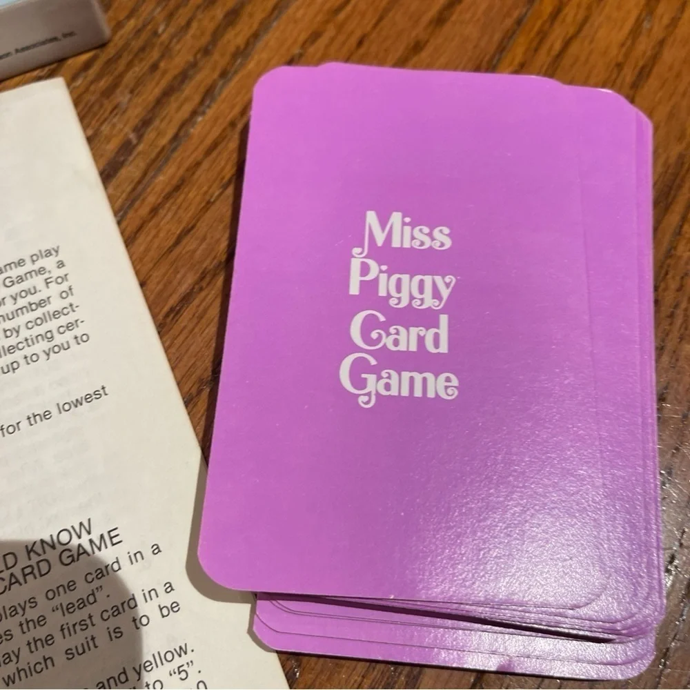 Vintage The Very Fashionable MISS PIGGY CARD GAME Milton Bradley 1980